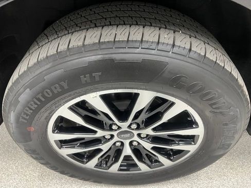 Used 2025 Ford Expedition Max Platinum image 16