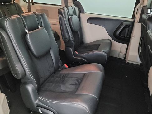 Used 2017 Dodge Grand Caravan SXT FWD image 19