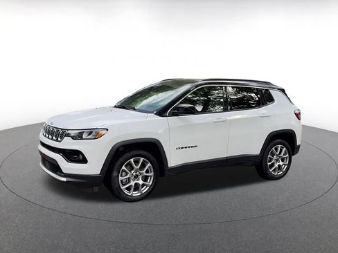 Used 2025 Jeep Compass Limited AWD/4WD image 8
