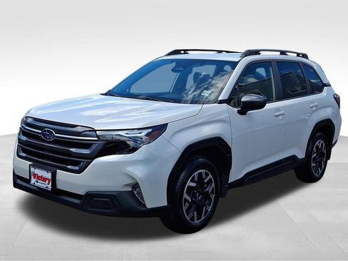 Used 2025 Subaru Forester Premium AWD/4WD image 3