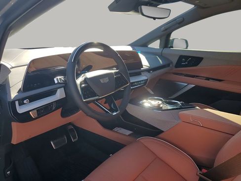 New 2026 Cadillac Optiq Luxury 2 image 30