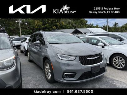 Used 2022 Chrysler Pacifica Touring-L