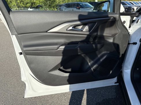 New 2026 Chevrolet Equinox EV LT image 17