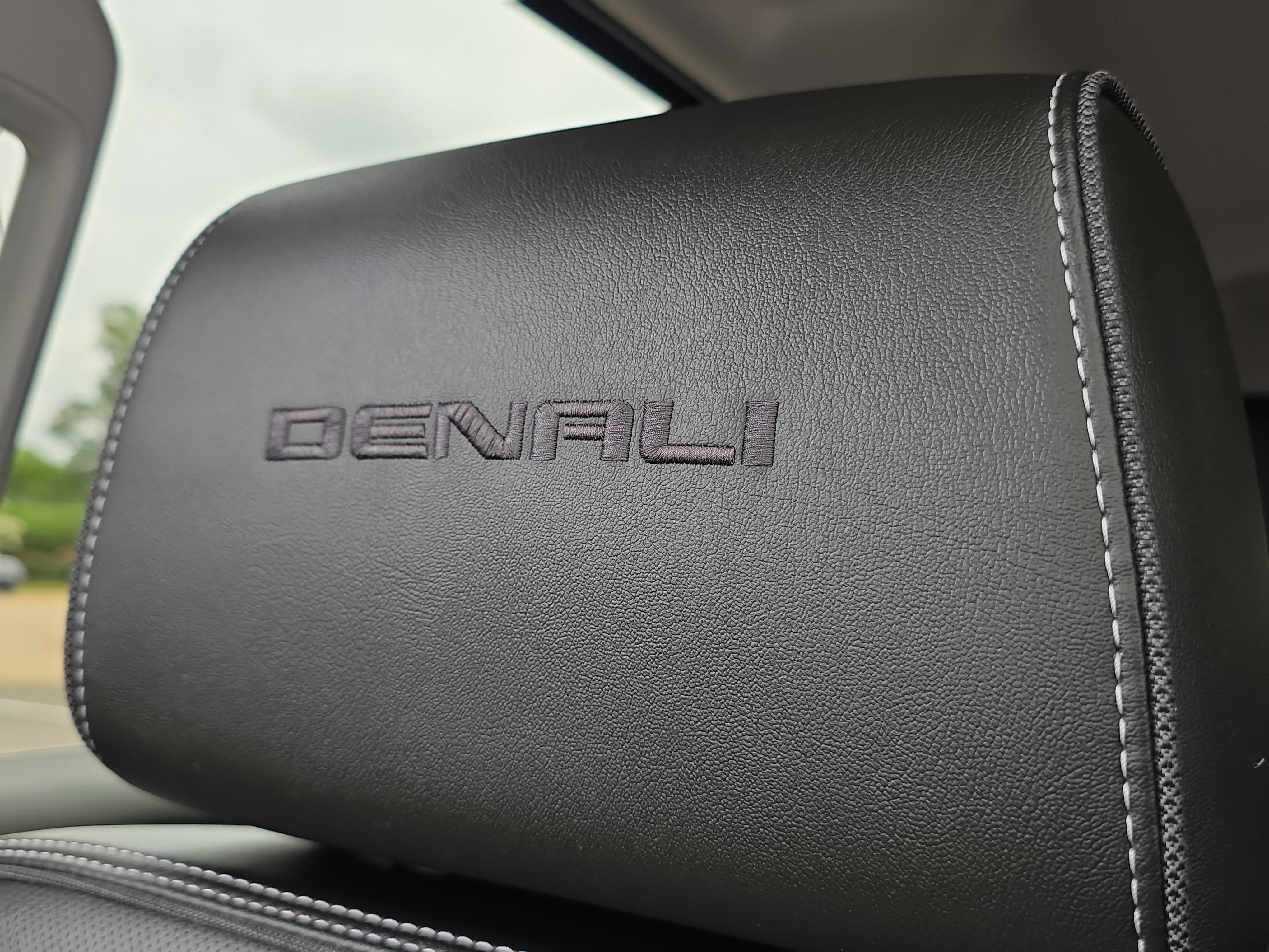 Used 2020 GMC Yukon Denali w/ Denali Premium Package AWD/4WD image 28