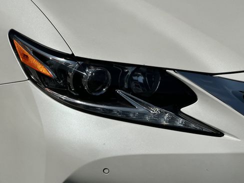 Used 2018 Lexus ES 350 w/ Navigation System Package FWD image 11