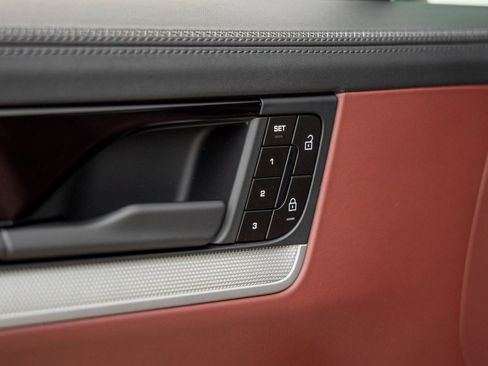 New 2026 Porsche Cayenne S image 21