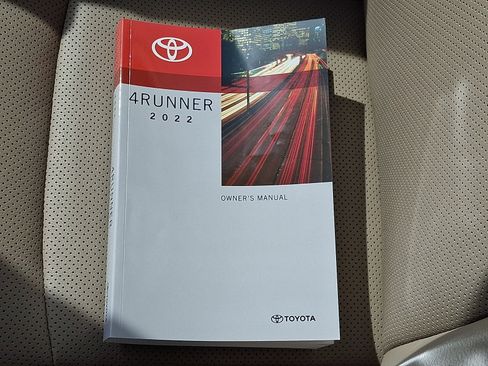 Used 2022 Toyota 4Runner Limited AWD/4WD image 33