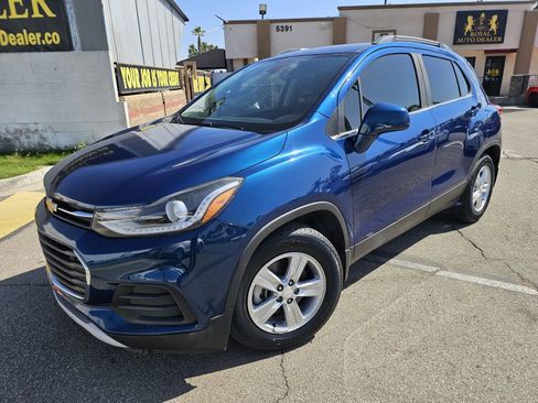 Used 2020 Chevrolet Trax LT w/ LPO, Protection Package FWD image 1