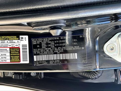 Used 2020 Toyota Highlander XLE FWD image 30