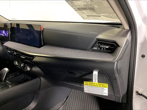 New 2026 Nissan Kicks S image 18