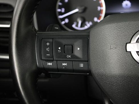 Certified 2025 Nissan Rogue SV FWD image 27