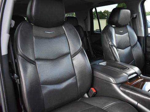 Used 2020 Cadillac Escalade Premium Luxury AWD/4WD image 32