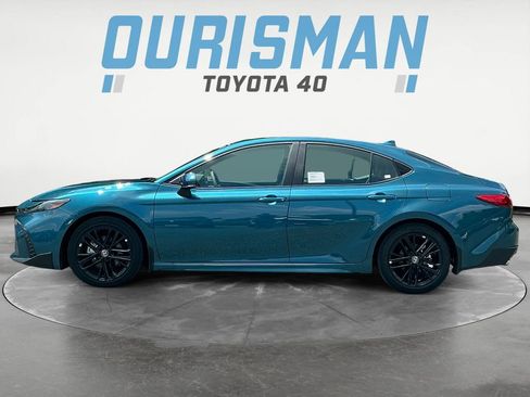 Used 2025 Toyota Camry SE w/ Convenience Package FWD image 4