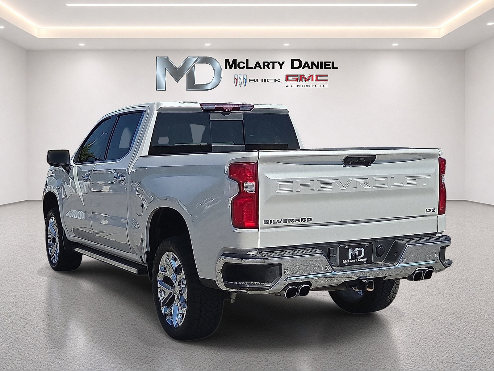 Used 2022 Chevrolet Silverado 1500 LTZ w/ LTZ Premium Package AWD/4WD image 13