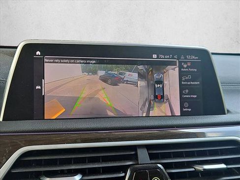 Used 2022 BMW 740i w/ Premium Package image 12