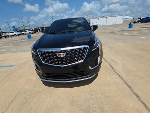 Used 2025 Cadillac XT5 Premium Luxury FWD image 2