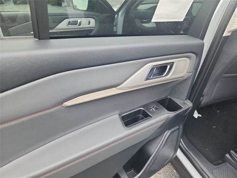 New 2026 Ford Explorer Active image 15