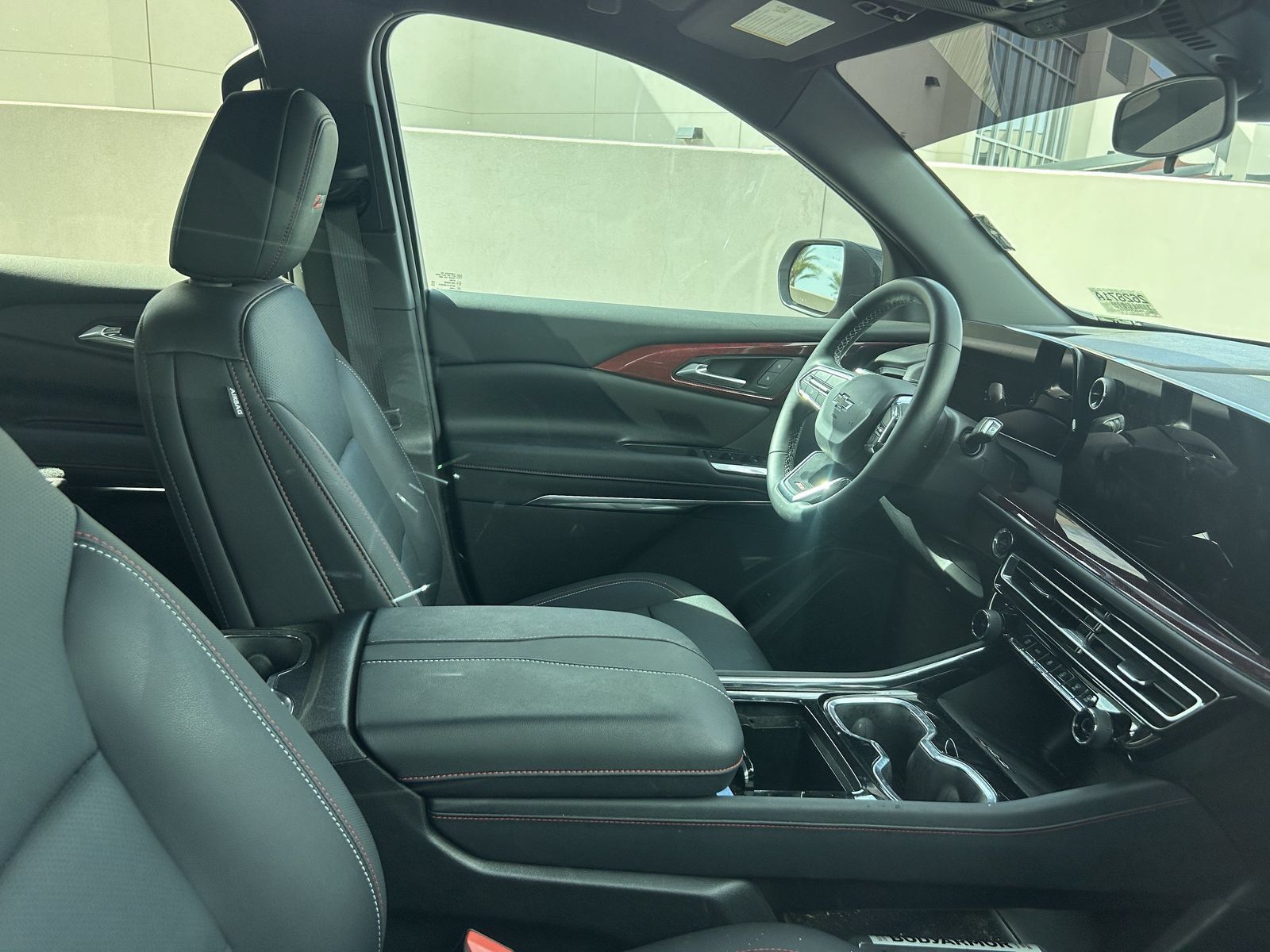 Used 2025 Chevrolet Traverse Z71 AWD/4WD image 11