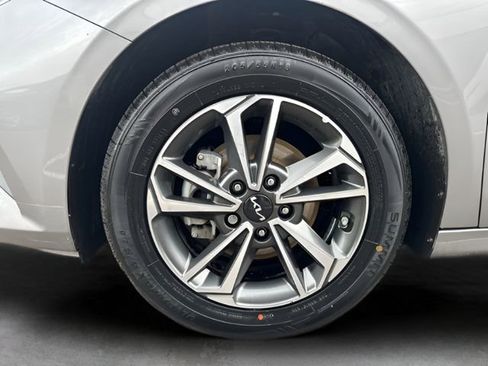 Used 2024 Kia Forte LXS image 9