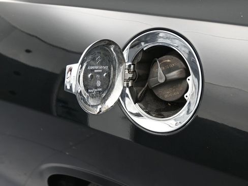 Used 2019 Dodge Challenger SXT image 30