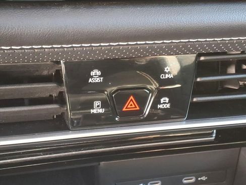 Used 2024 Volkswagen Atlas SE image 19