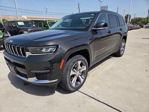 Used 2023 Jeep Grand Cherokee L Limited AWD/4WD image 7