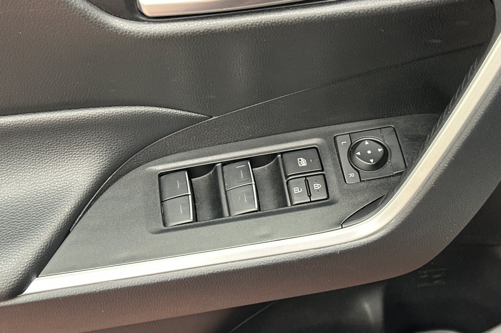 Used 2025 Toyota RAV4 XLE FWD image 14