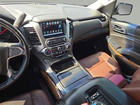 Used 2019 Chevrolet Suburban Premier w/ Premier Plus Edition image 24