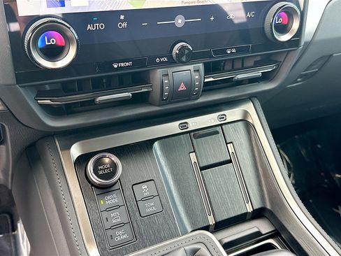 Used 2024 Lexus GX 550 AWD/4WD image 15