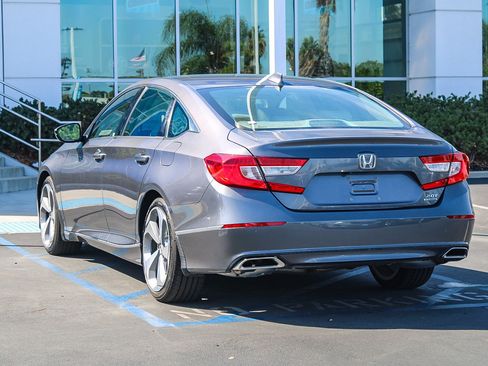 Used 2018 Honda Accord Touring image 9