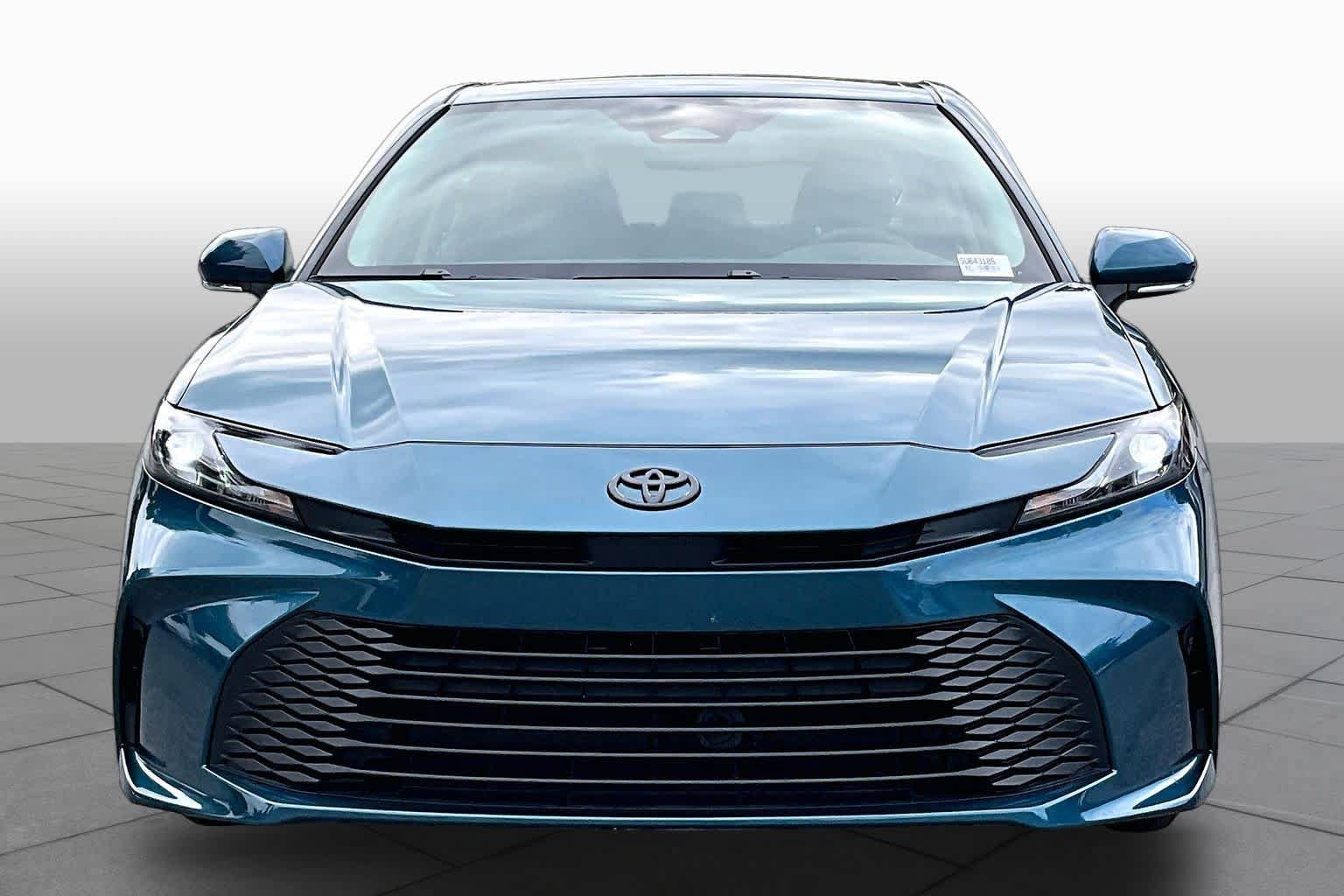 Used 2025 Toyota Camry LE FWD image 3