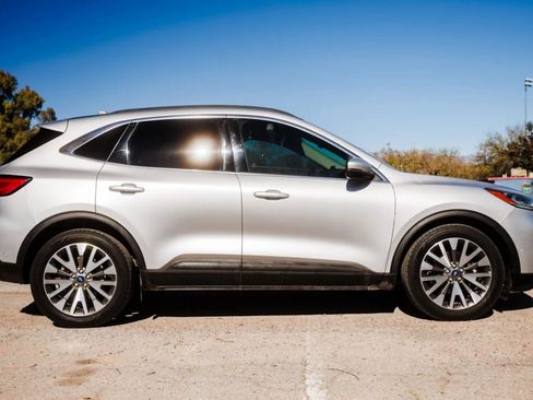 Used 2020 Ford Escape Titanium w/ Titanium Premium Package 2.0 image 4