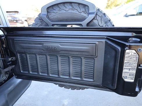 Used 2019 Jeep Wrangler Unlimited Sport AWD/4WD image 16