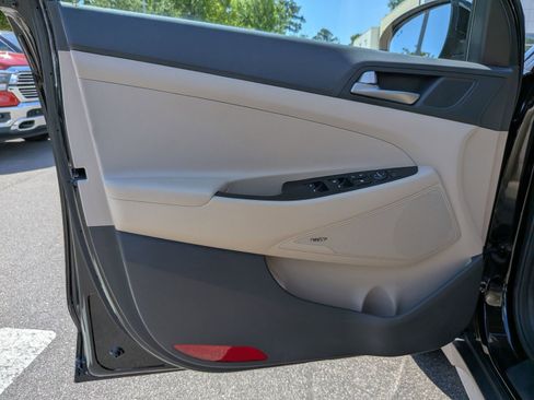 Used 2017 Hyundai Tucson SE Plus w/ Cargo Package FWD image 12