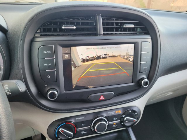 Used 2025 Kia Soul LX w/ LX Technology Package FWD image 18