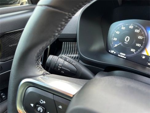 Used 2022 Volvo XC40 T5 R-Design w/ Advanced Package image 24