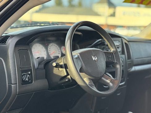 Used 2004 Dodge Ram 1500 Truck SLT image 2