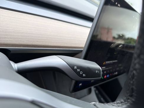 Used 2025 Tesla Model Y Long Range RWD image 15