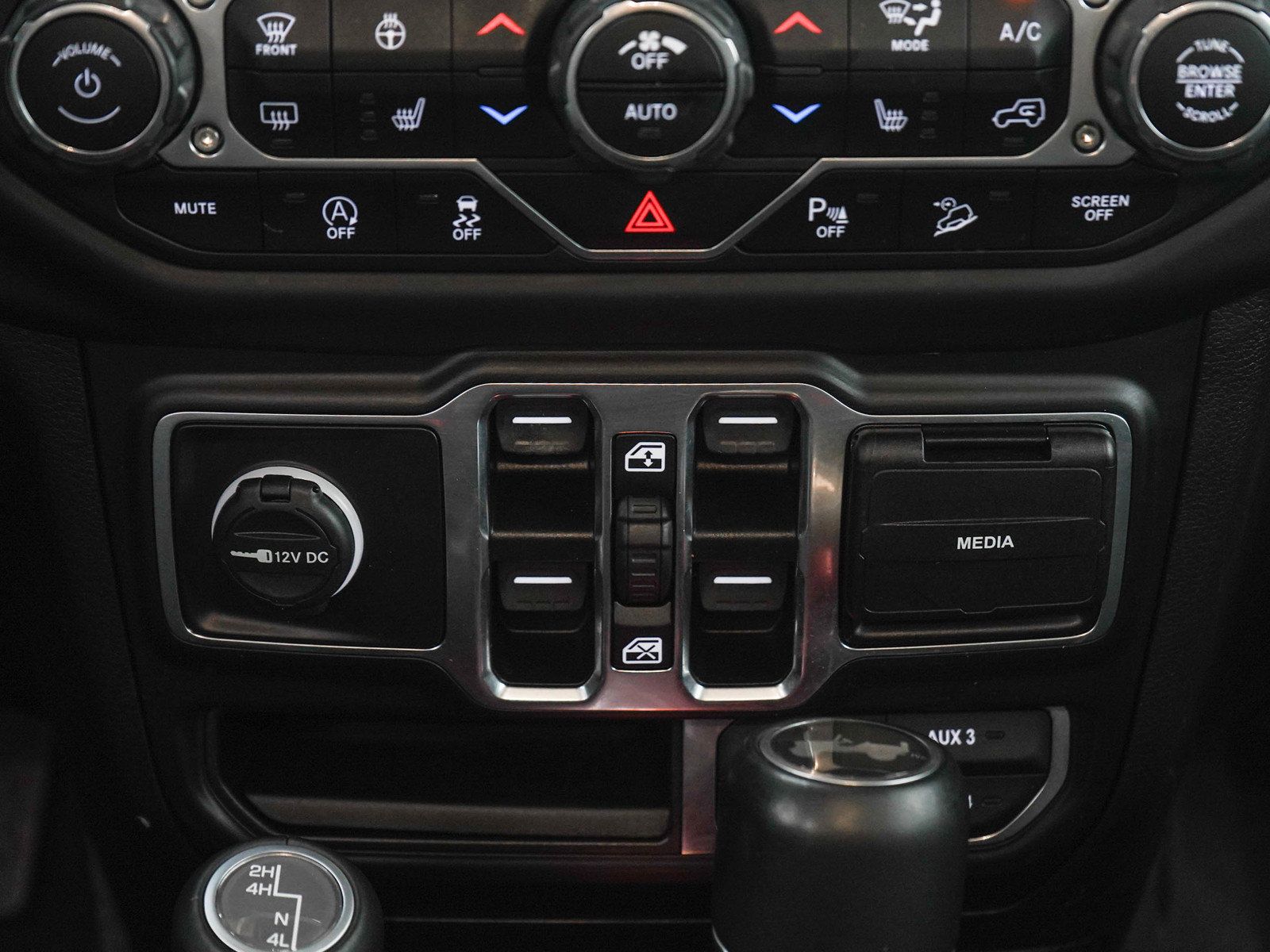 Used 2020 Jeep Wrangler Unlimited Sahara AWD/4WD image 18