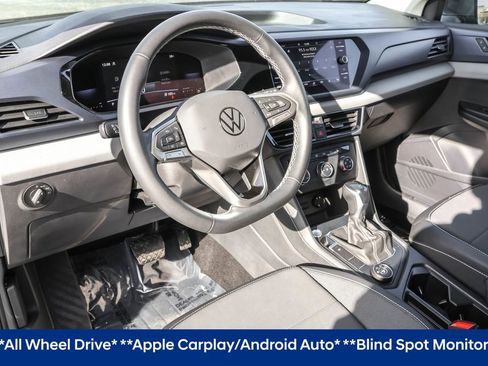 Certified 2022 Volkswagen Taos SE image 5