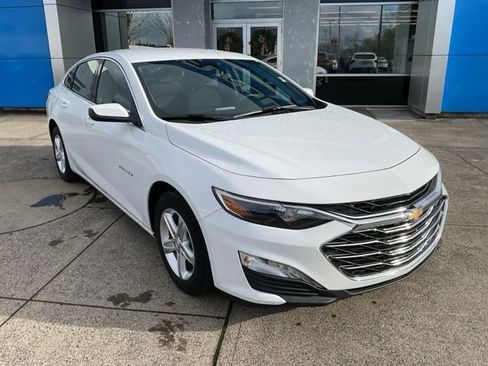 Used 2024 Chevrolet Malibu LT image 2