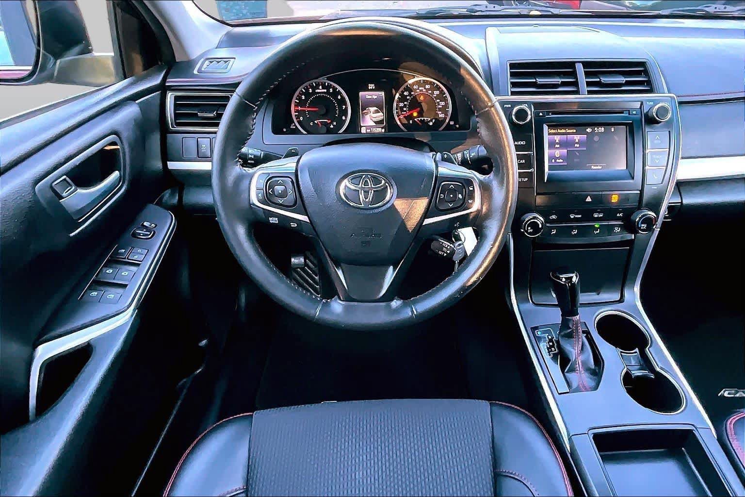 Used 2016 Toyota Camry SE FWD image 6