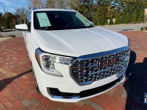 Used 2024 GMC Terrain Denali w/ Denali Premium Package image 4