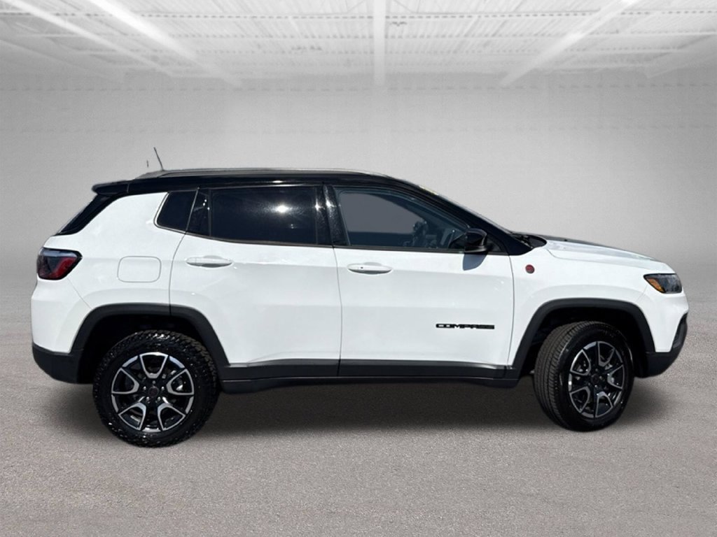 Used 2025 Jeep Compass Trailhawk AWD/4WD image 54