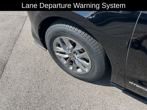 Used 2021 Toyota Sienna XLE FWD image 10