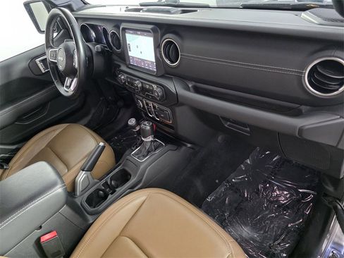 Used 2022 Jeep Wrangler Unlimited Sahara image 32