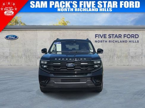 Used 2025 Ford Expedition Active AWD/4WD image 3