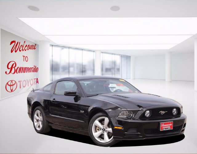 Used 2013 Ford Mustang GT Premium RWD image 2