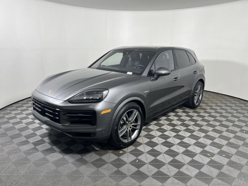 Certified 2025 Porsche Cayenne E-Hybrid AWD/4WD image 11