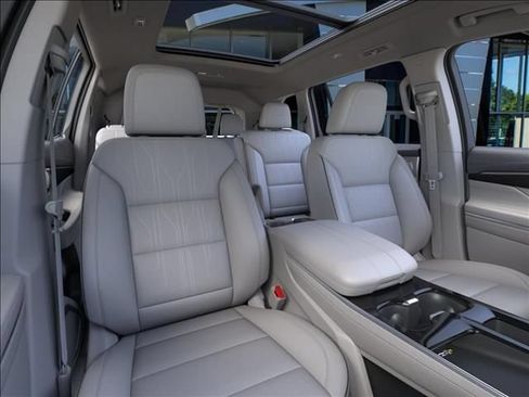 New 2027 Buick Enclave Avenir w/ LPO, Floor Liner Package FWD image 16